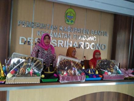 PKK DESA SRIHARDONO GELAR PELATIHAN PEMBUATAN HANTARAN 